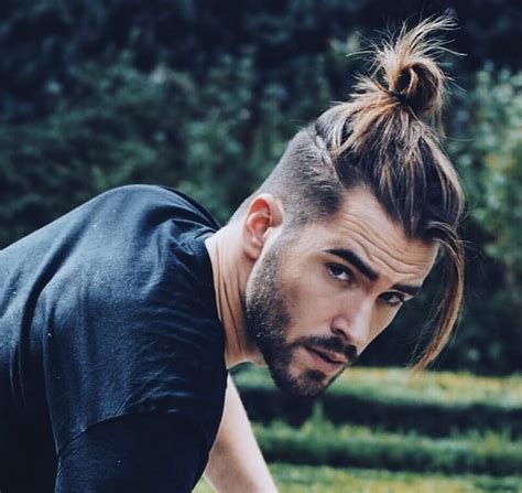 ponytail hairstyle for men